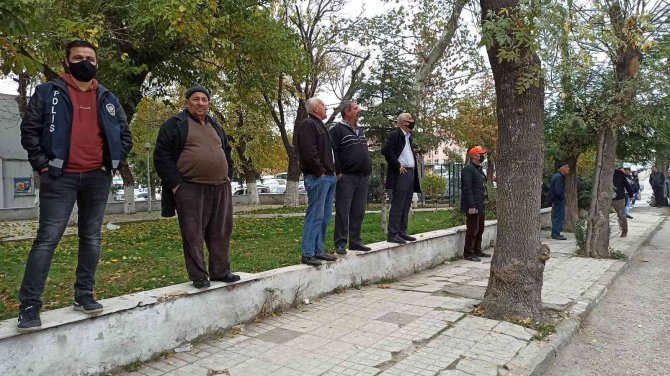 Keşan Belediyesi Eski Hizmet Binasının Yıkımı Başladı