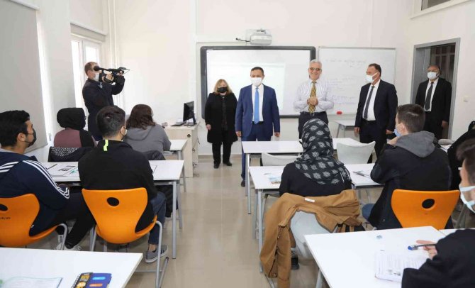 Erü’de Yabancı Diller Yüksekokulu’nun Yenilenen Binası Ve Bilgisayar Laboratuvarı Açıldı