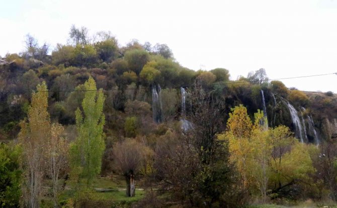 Girlevik Şelalesinde Sonbahar Güzelliği