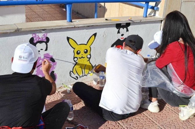 Üniversiteli Gençlerden Küçük Öğrencilere Büyük Sürpriz