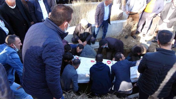 Aşı Olmayan Öğretmen Korona Virüse Yenik Düştü