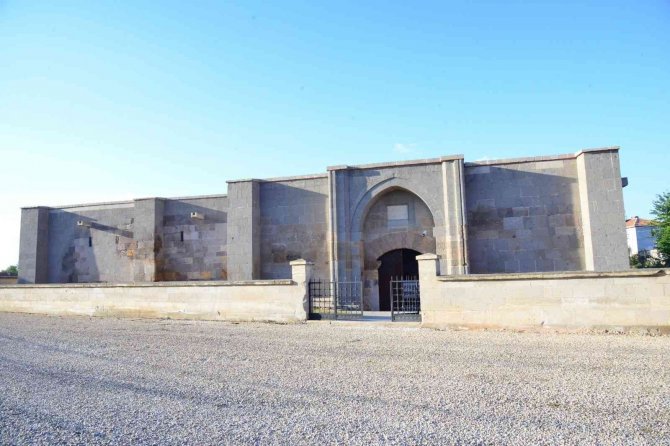 İ̇ki Şehri Birbirinden Ayıran Tarihi Handa Bakım Ve Onarım Çalışmaları Yapılıyor