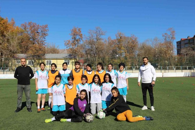 Bitlis Kadın Futbol Takımı Üst Lige Çıkmak Ter Döküyor