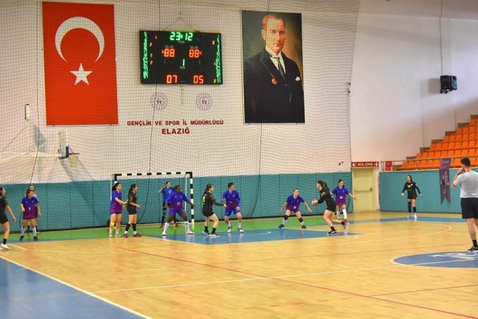 Kadınlar Hentbol 1. Ligi: Elazığ Sysk: 20 - Mersin Büyükşehir Belediyespor: 22