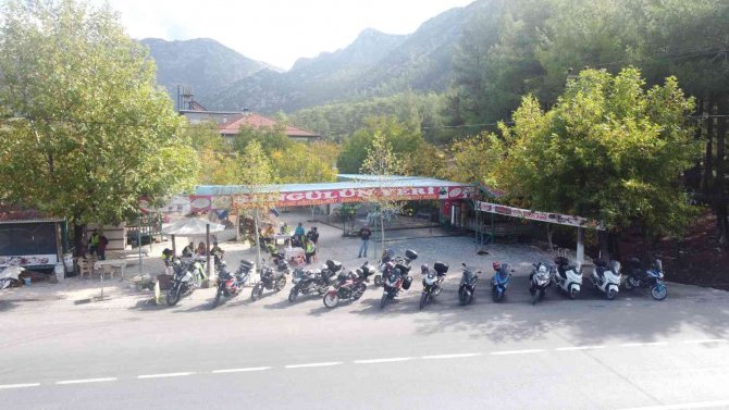 Antalya’da 15 Kişilik Motosiklet Timi İlçe İlçe Gezip, İlçelerin Tanıtımını Yapıyor