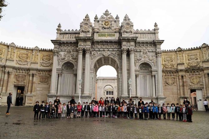 Kreş Öğrencileri Dolmabahçe Sarayı’nı Ziyaret Etti