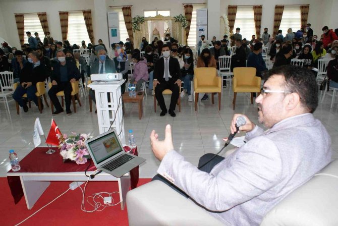 Manyas’ta Doğu Akdeniz’de Güncel Gelişmeler Konferansı