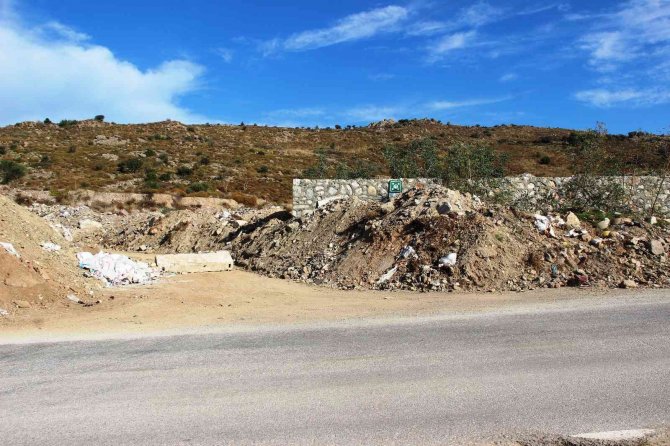Afad “Afet Ve Acil Durum Toplanma Alanı” Kaçak Hafriyatla Doldu
