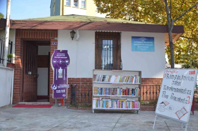 Muhtardan Örnek Davranış: Muhtarlığı Kütüphaneye Çevirdi