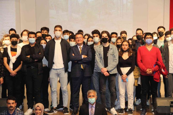 Radikal Eğitim Kurumlarından Öğrenciler İçin İ̇yte Kampüsünde Konferans