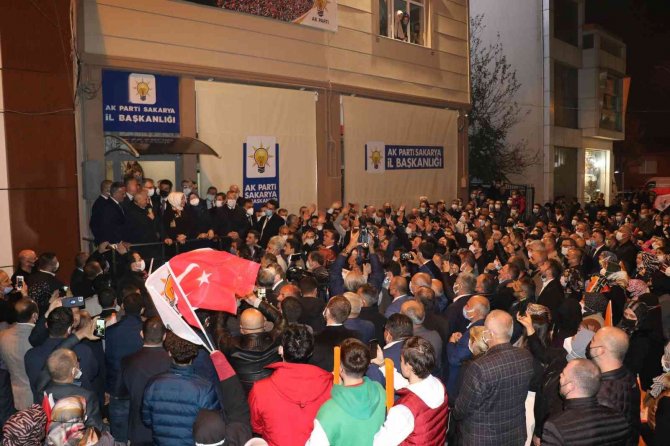 Cumhurbaşkanı Erdoğan, Coşkulu Kalabalığa Böyle Seslendi