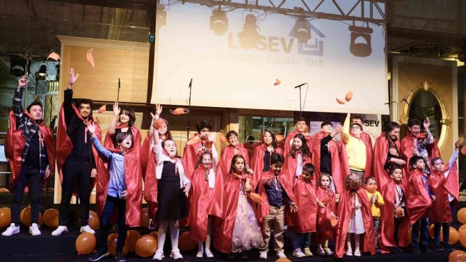 Lösemili Çocuklar İçin C-majör İ̇ş’ten Sesler Korosu Sahne Aldı