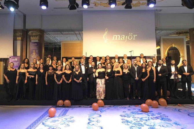 Lösemili Çocuklar İçin C-majör İ̇ş’ten Sesler Korosu Sahne Aldı