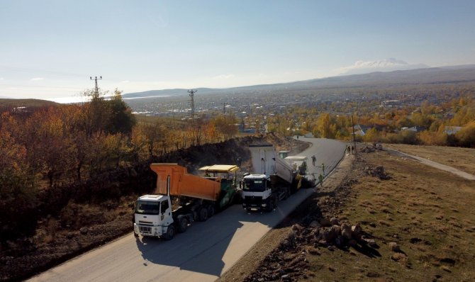 Van Büyükşehir Belediyesi Yolları Asfaltlamaya Devam Ediyor