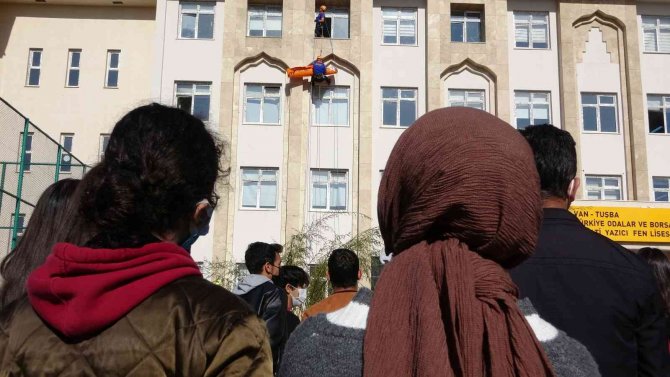 Van’da 313 Bin Öğrenci Deprem Tatbikatına Katıldı