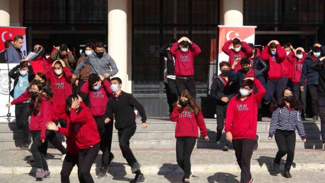 Van’da 313 Bin Öğrenci Deprem Tatbikatına Katıldı