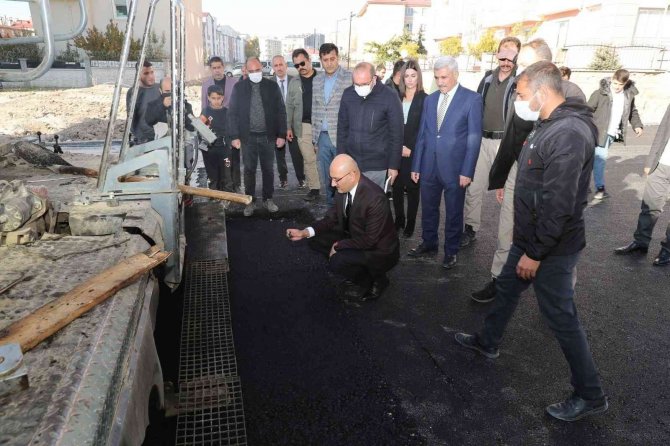 İ̇pekyolu’nda Yol Çalışmaları Sürüyor