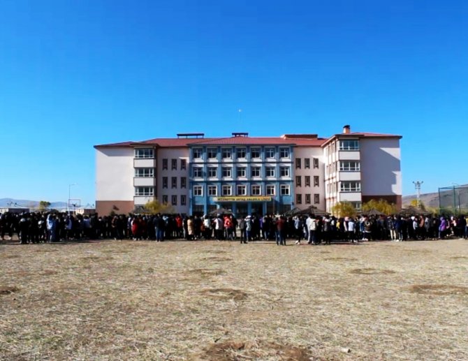 Muradiye’de Gerçeğini Aratmayan Deprem Tatbikatı