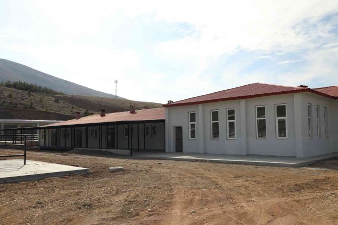 Yıldızeli Hayvan Pazarı Açılışa Gün Sayıyor