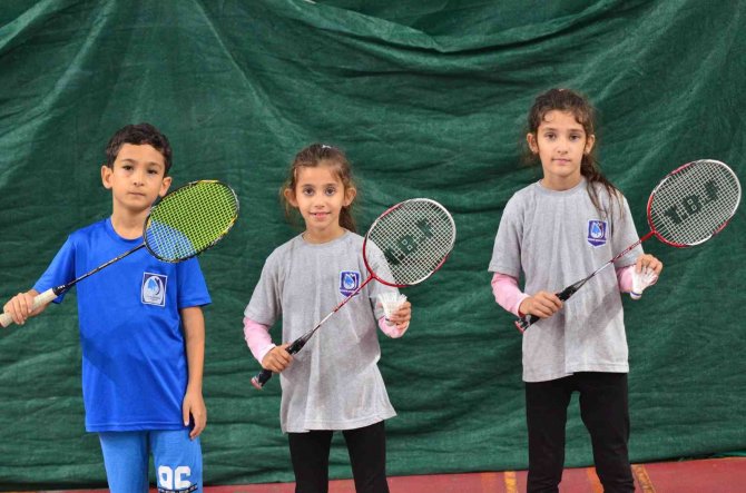 Yunusemreli Badmintoncular Turnuvalara Hazırlanıyor