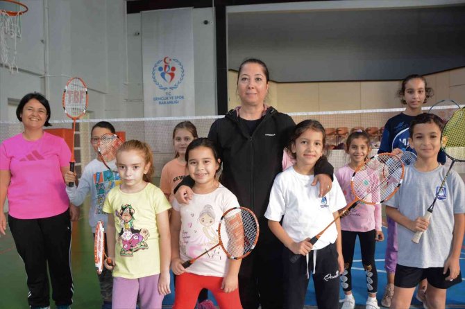 Yunusemreli Badmintoncular Turnuvalara Hazırlanıyor