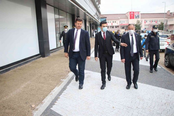 Akyazı’da Mahalleler Güzelleşiyor
