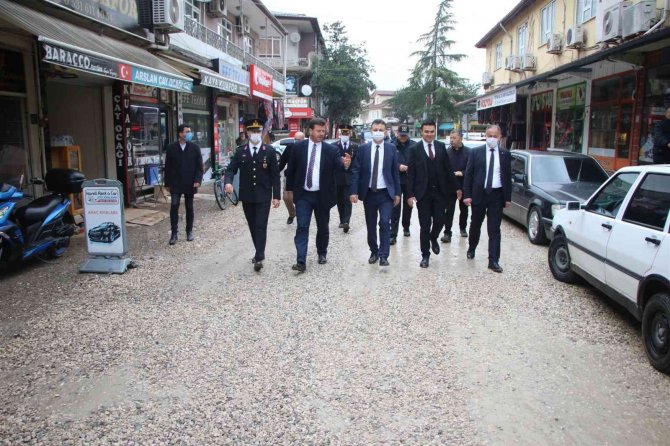 Akyazı’da Mahalleler Güzelleşiyor