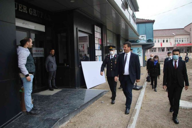 Akyazı’da Mahalleler Güzelleşiyor