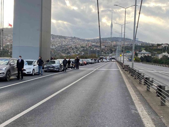 15 Temmuz Şehitler Köprüsü’nde Atatürk’e Saygı Duruşu