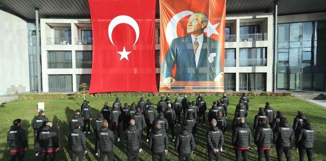 A Milli Futbol Takımı, Atatürk’ü Andı