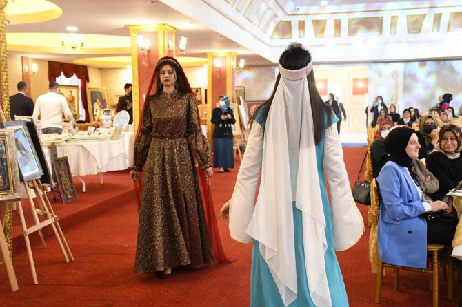 Çöpe Atılan Kıyafetler Yeniden Tasarlanarak Defileyle Tanıtıldı