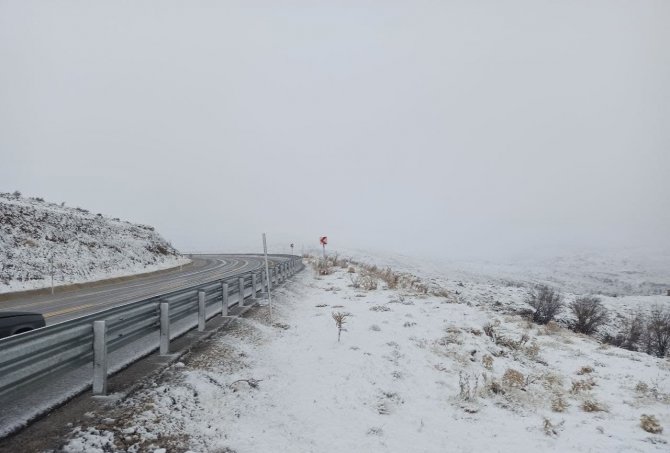 Aksaray’da Yüksek Kesimlere Mevsimin İlk Karı Düştü