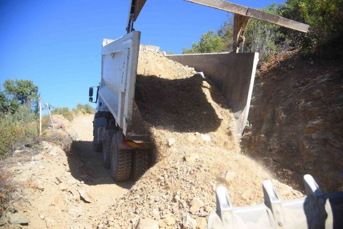 Alanya’nın Batı Mahallelerinde Hummalı Yol Ve Kaldırım Çalışması