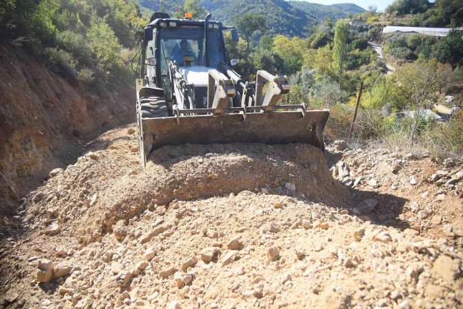 Alanya’nın Batı Mahallelerinde Hummalı Yol Ve Kaldırım Çalışması