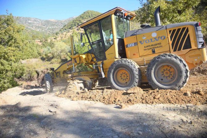 Alanya’nın Batı Mahallelerinde Hummalı Yol Ve Kaldırım Çalışması