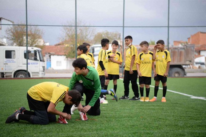 Altıeylül Çocuk Futbol Turnuvası Başladı