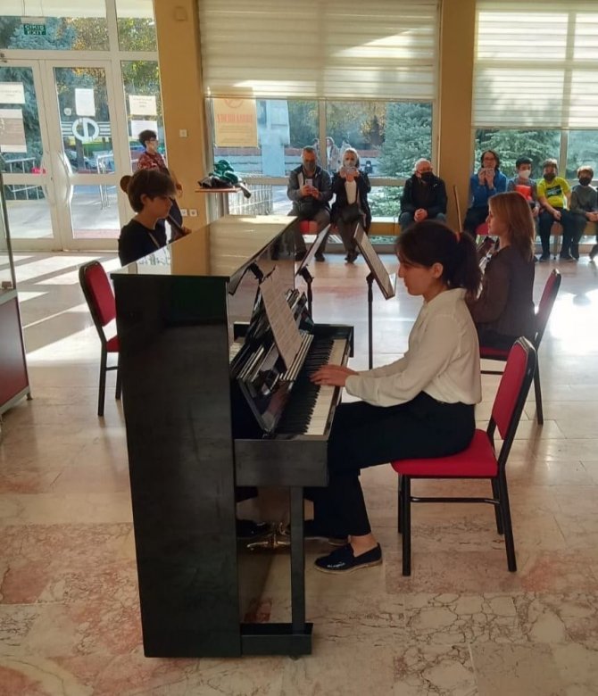 Anadolu Üniversitesi’nde Devam Eden Fuaye Konserleri’nin Altıncısı Gerçekleşti