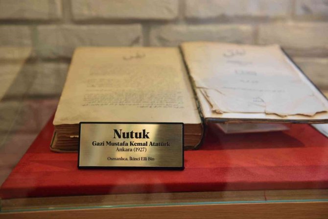 Antalya’da Atatürk’ün Osmanlıca Kaleme Aldığı 95 Yıllık Orijinal ‘Nutuk’ Sergilenmeye Başlandı