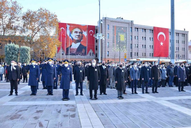 Eskişehir Vilayet Meydanı’nda 10 Kasım Anma Töreni
