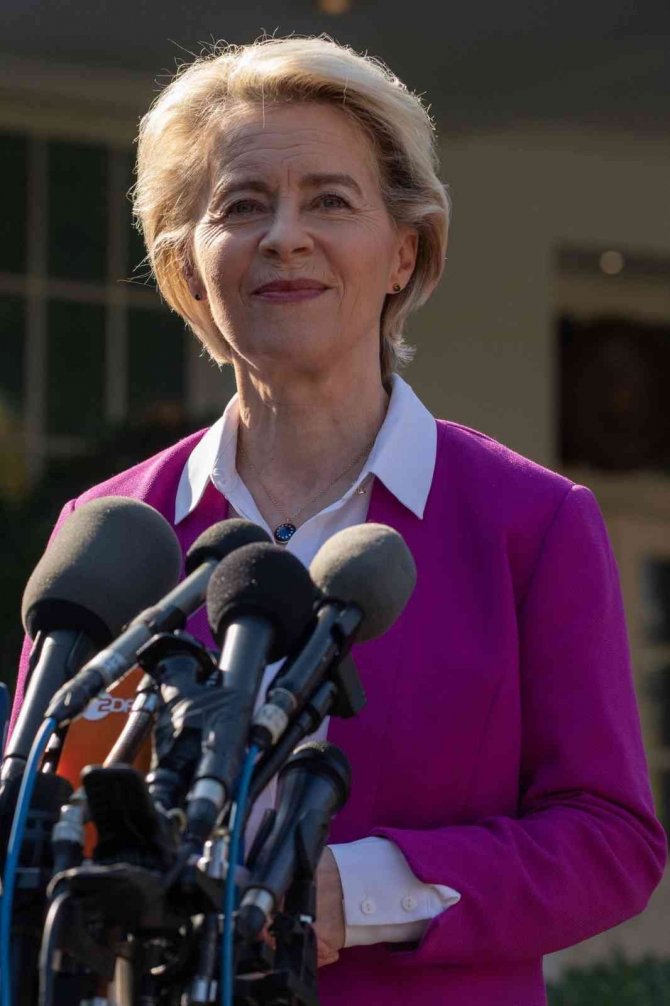 Ab Komisyonu Başkanı Leyen: "Lukaşenko Rejimi, İnsanları İstismar Ederek, Ab Sınırlarına Gönderdi"