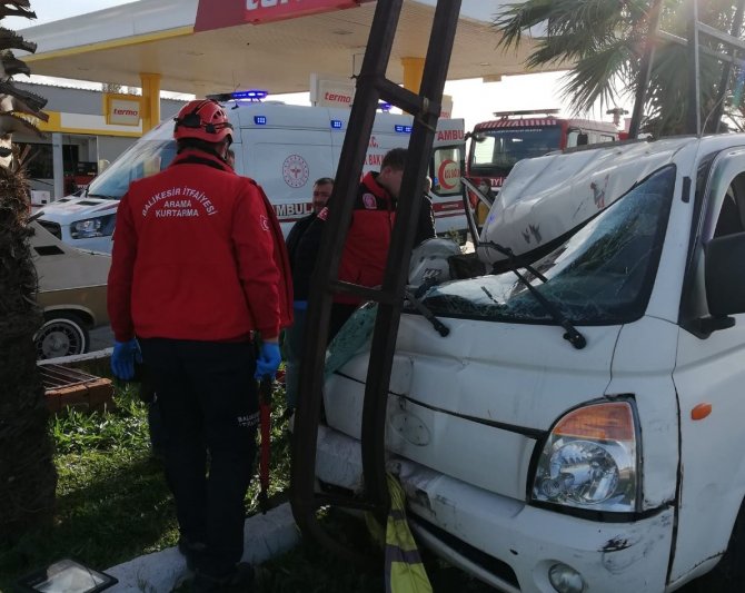 Edremit’te Trafik Kazası: 3 Yaralı