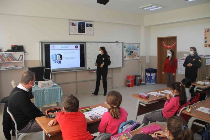 Jandarmadan 136 Kadına ‘Şiddetle Mücadele’ Eğitimi