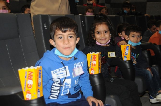 Minik Öğrenciler Sinemayla Tanıştı