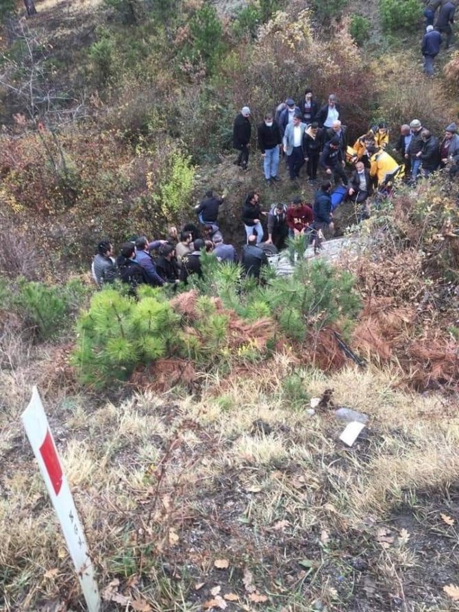 İ̇skilip’te Kontrolden Çıkan Araç Şarampole Uçtu: 1 Yaralı