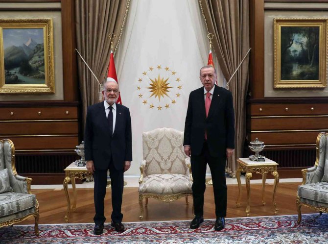 Cumhurbaşkanı Recep Tayyip Erdoğan, Saadet Partisi Genel Başkanı Temel Karamollaoğlu’nu Cumhurbaşkanlığı Külliyesi’nde Kabul Etti.