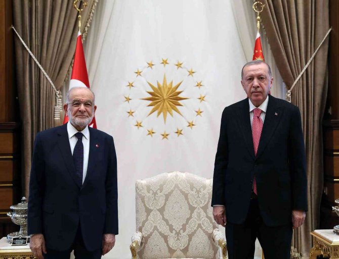 Cumhurbaşkanı Recep Tayyip Erdoğan, Saadet Partisi Genel Başkanı Temel Karamollaoğlu’nu Cumhurbaşkanlığı Külliyesi’nde Kabul Etti.