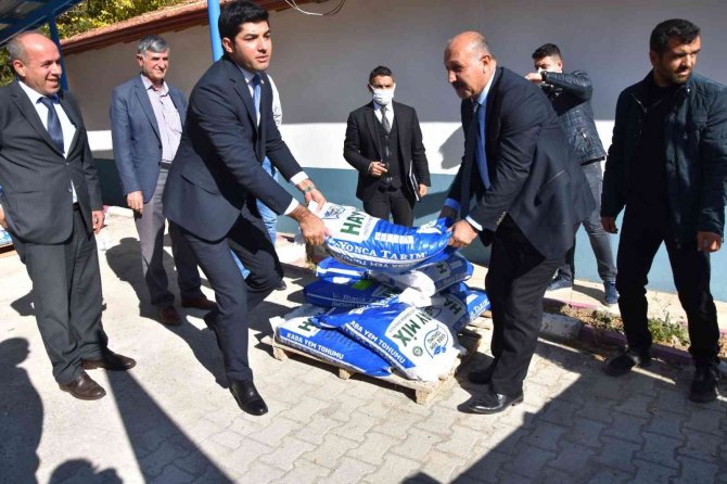 Doğanşehir’de Üreticilere Kaba Yem Tohumu Desteği