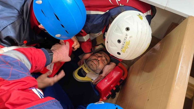 6.5 Şiddetindeki Deprem Tatbikatı Gerçeğini Aratmadı