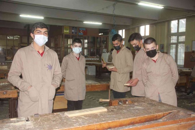 Erzincan’da Fabrika Gibi Meslek Lisesi