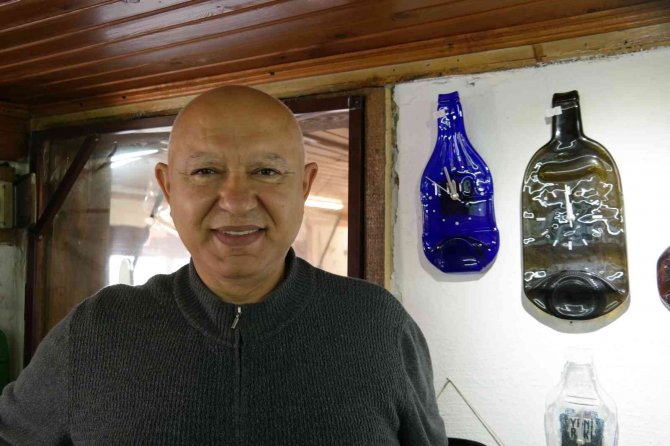 Atık Cam Şişeler Bu Atölyede Sanata Dönüşüyor